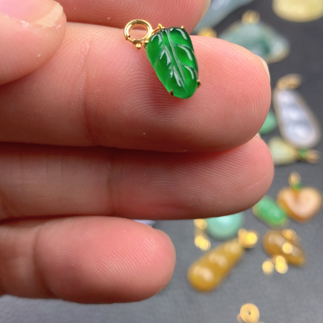 【闪购商品】颈饰18K金镶嵌翡翠翡翠