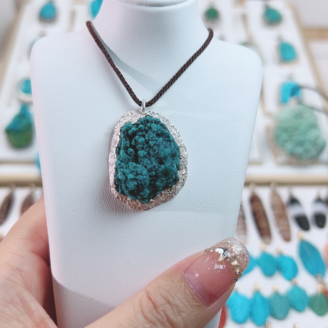 绿松石颈饰未镶嵌