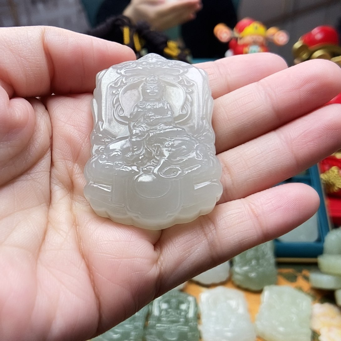 和田玉颈饰未镶嵌逆**行