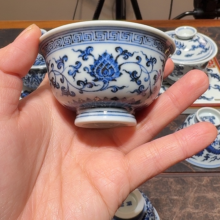 云林匠造小压手缠枝莲杯