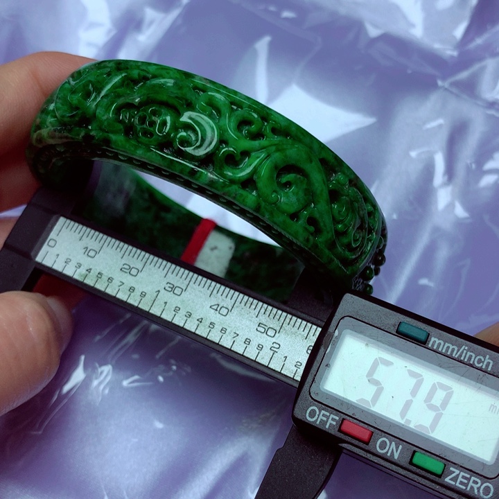 翡翠手镯未镶嵌手镯