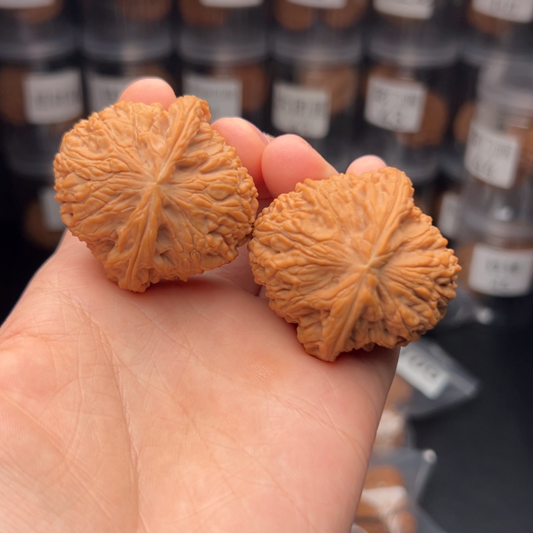 文玩核桃吊坠無*球疆