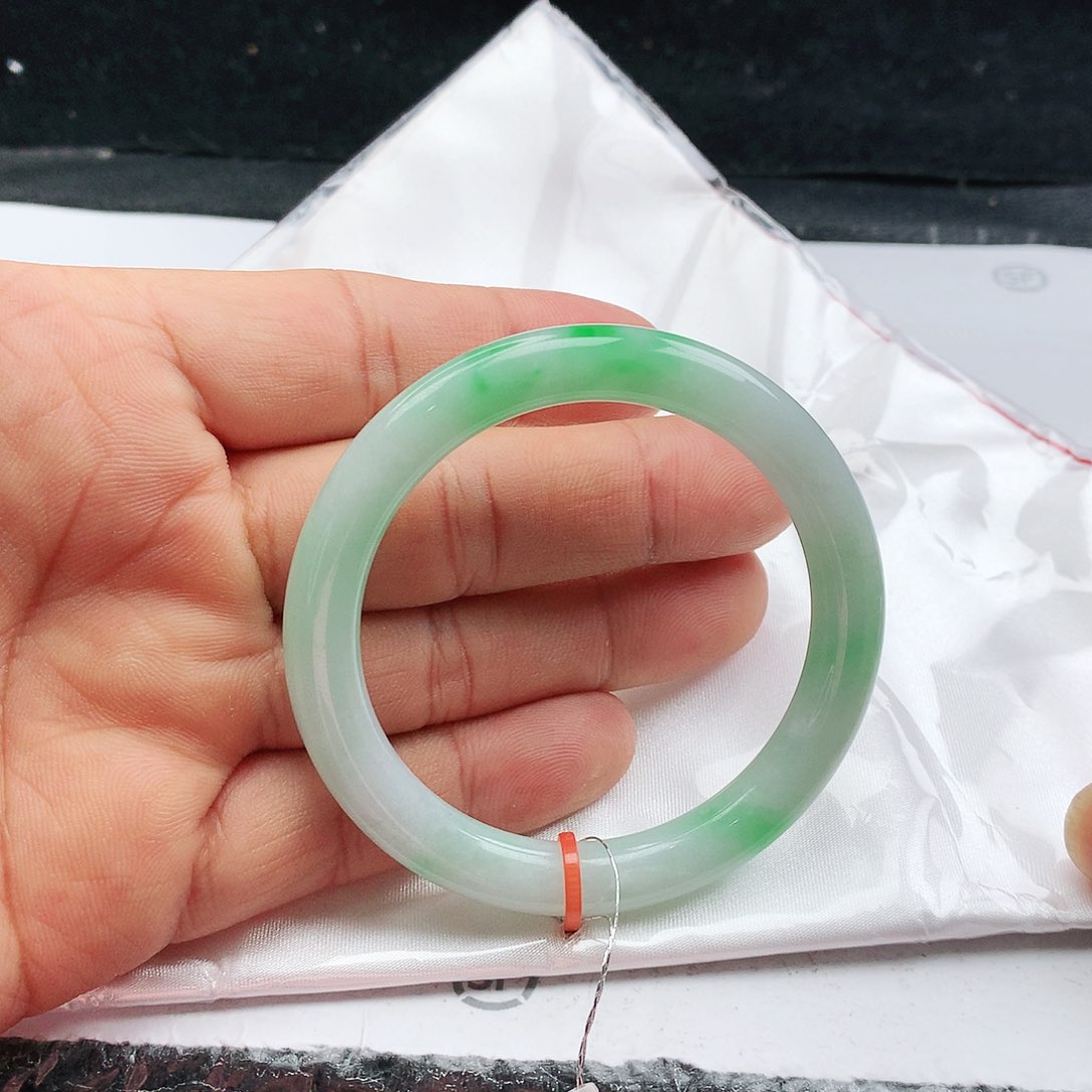 翡翠手镯未镶嵌天然翡翠手镯