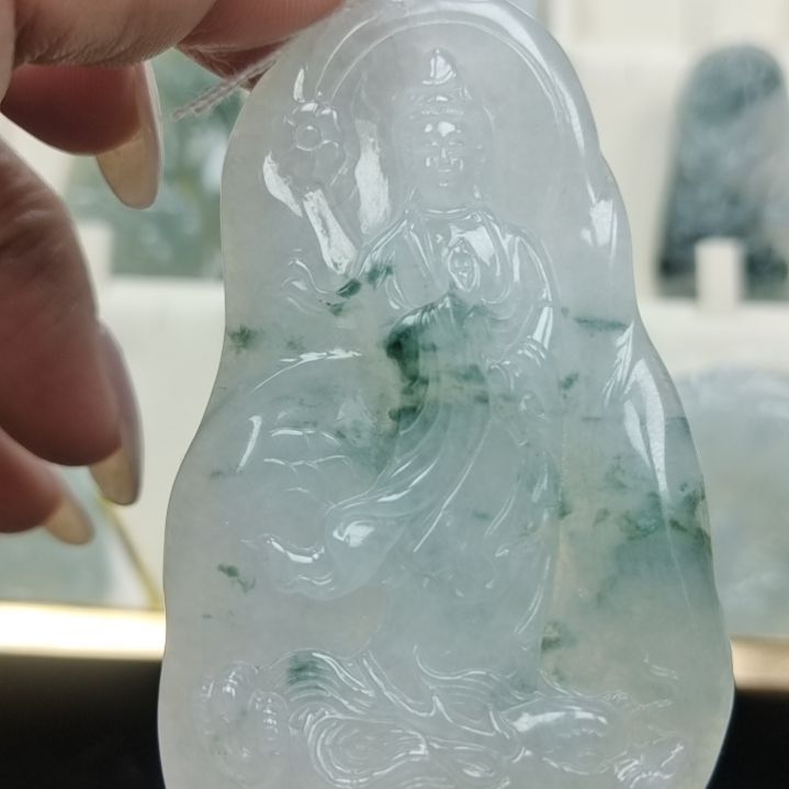 翡翠颈饰未镶嵌天然面料a货观音。