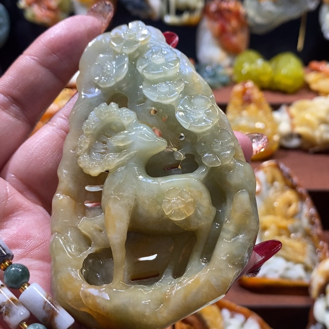 蛇纹石玉颈饰未镶嵌