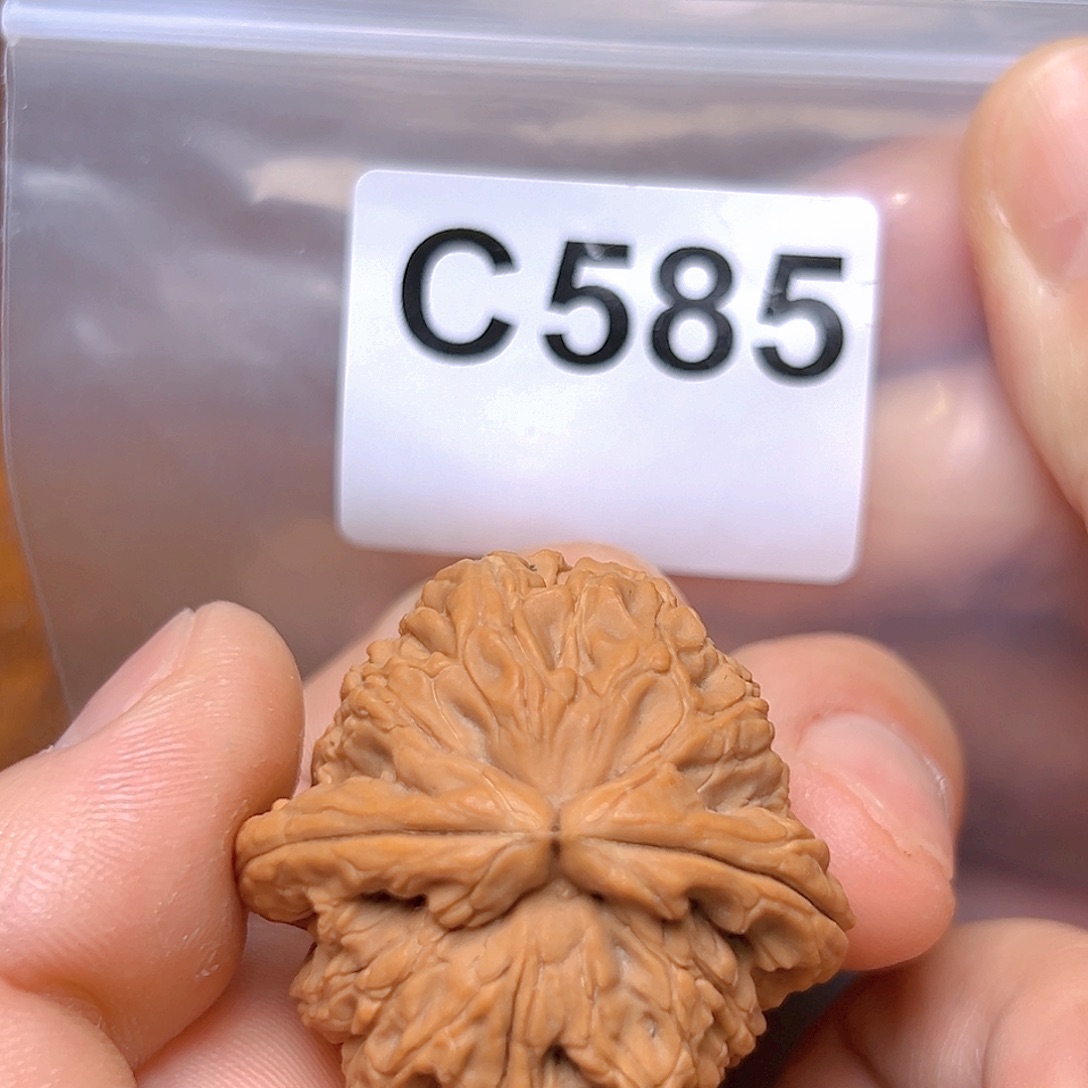 文玩核桃吊坠39白狮子