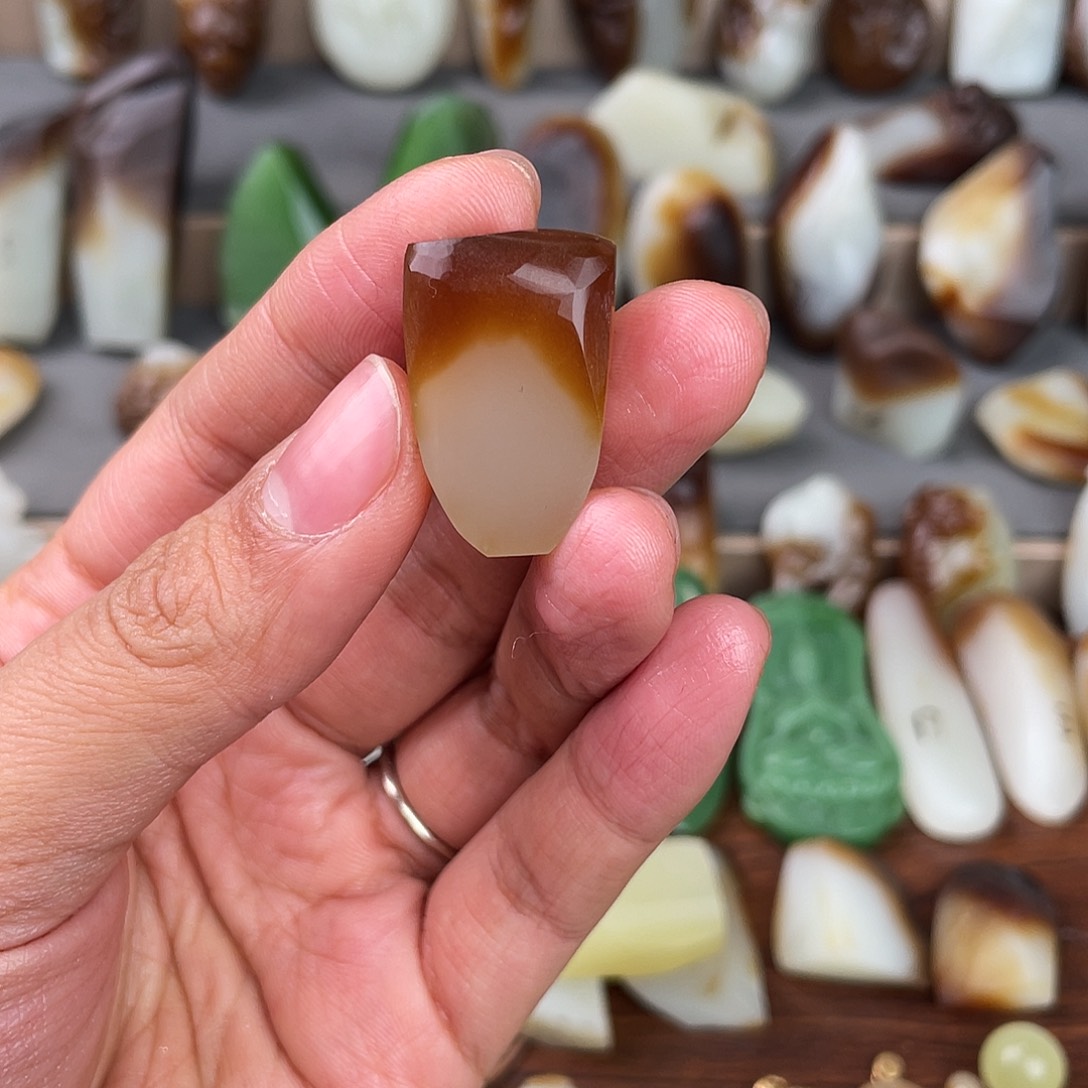 一***多和田玉未镶嵌珠宝半成品