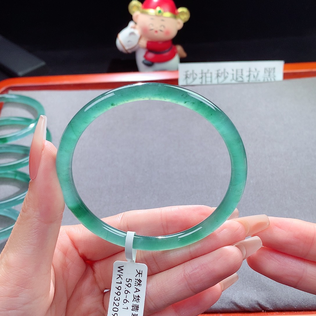 翡翠手镯未镶嵌天然