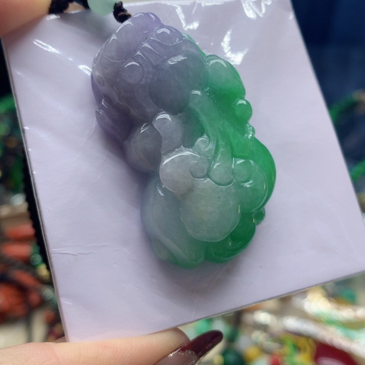 翡翠手镯未镶嵌吊坠