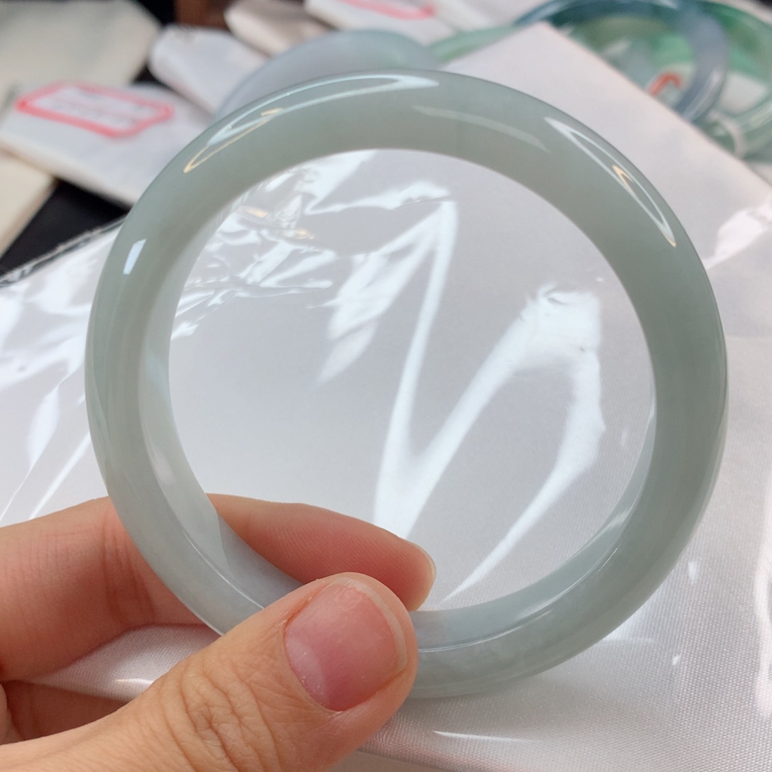 翡翠未镶嵌手镯浅绿55.8