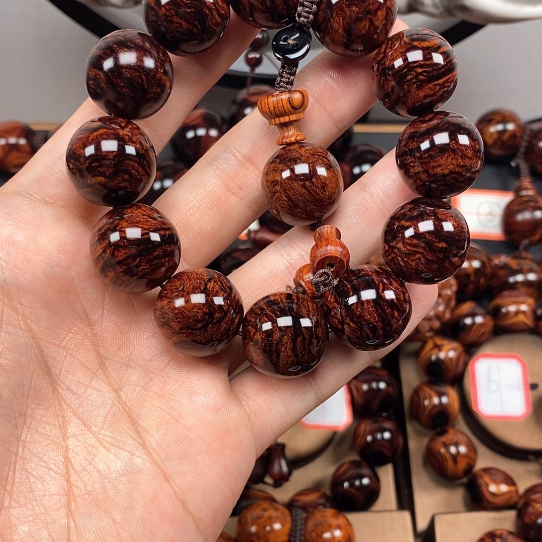 花梨木类用****72.0山水纹理