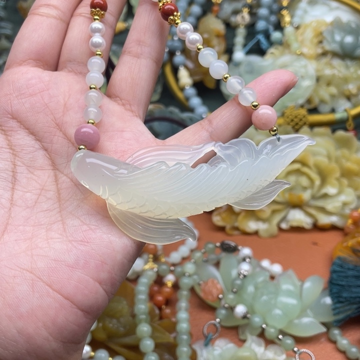 蛇纹石玉吊坠合金