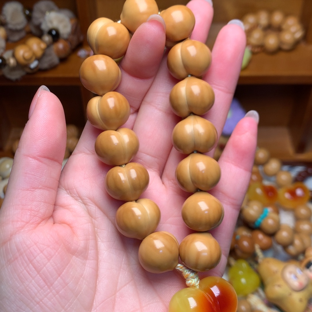 猴头核桃吊坠16高定屁桃手持爱心