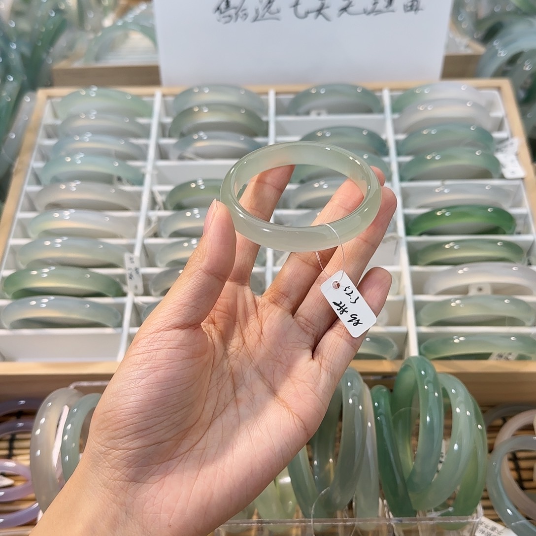 玛瑙/玉髓未镶嵌手镯圈口52.3