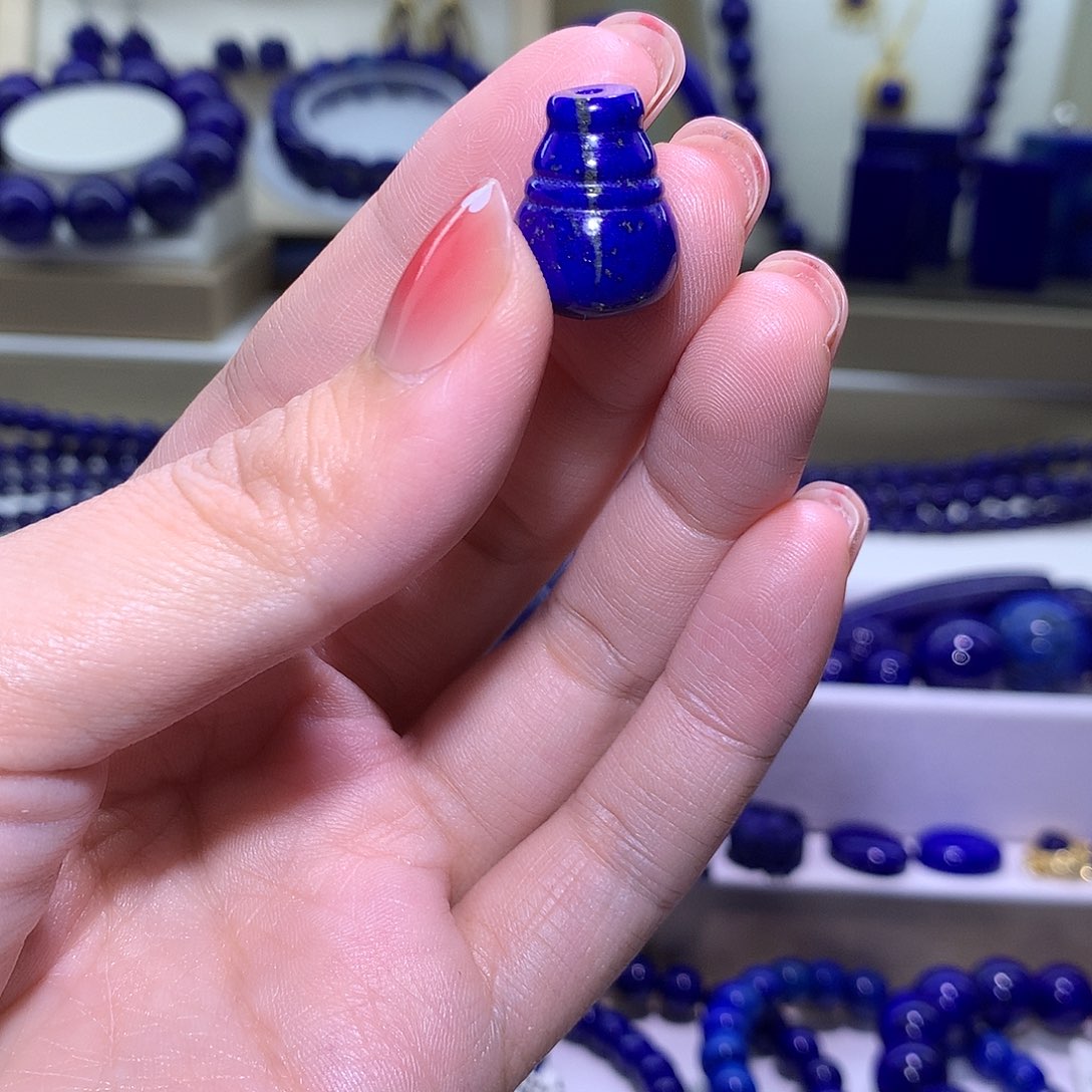 青金石未镶嵌天然原矿三通13 m* 17．6 m