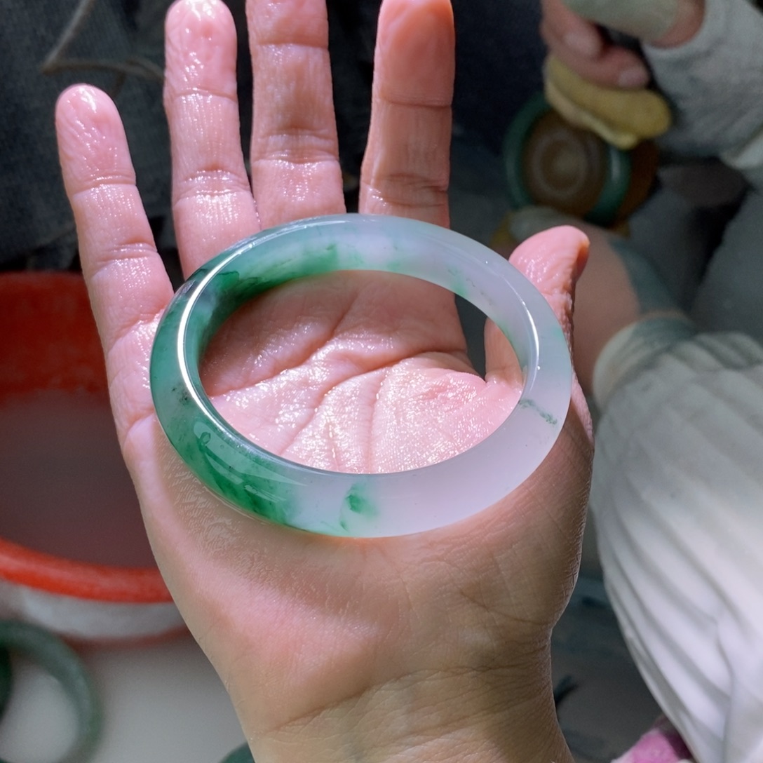 清***你石英质玉未镶嵌手镯定制