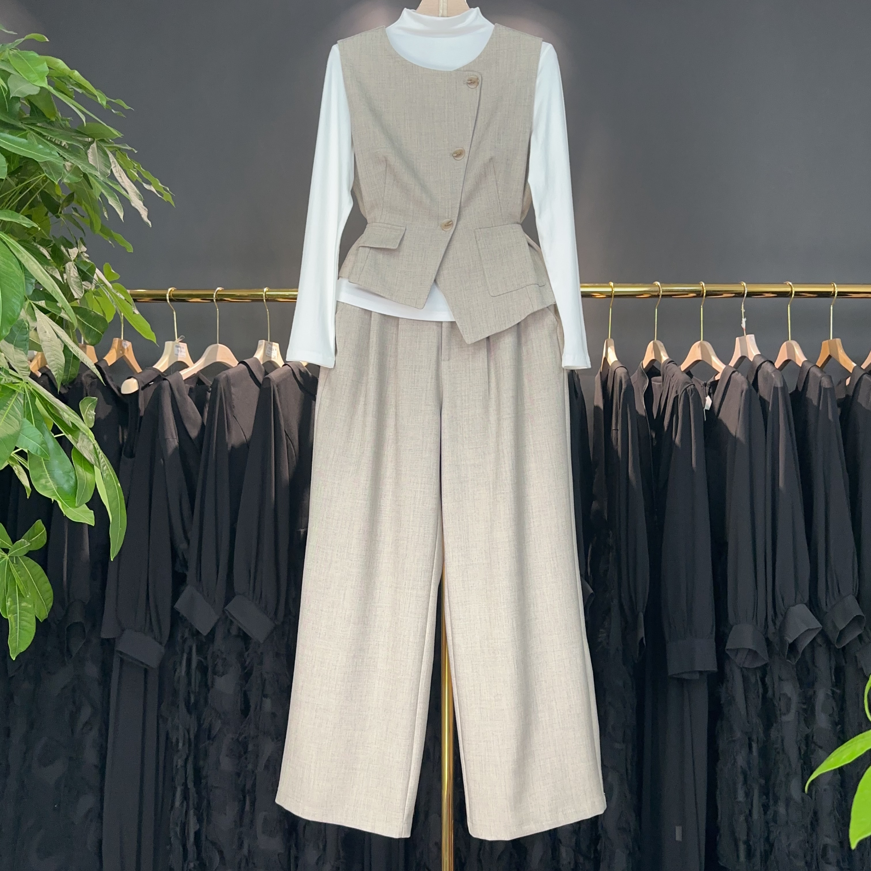 2025年新款气质长袖时尚休闲显瘦简约宽松纯色设计感套装M1051