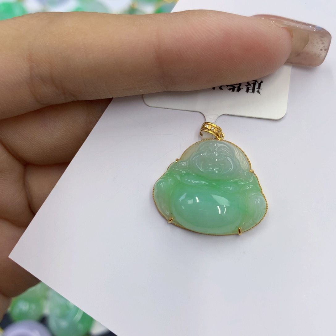 翡翠18K金镶嵌颈饰翡翠