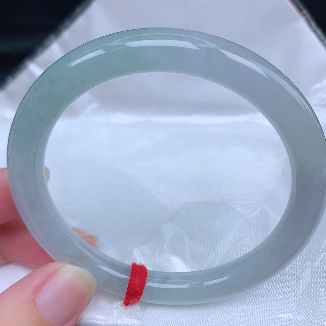 未镶嵌手镯（圆镯）翡翠天然