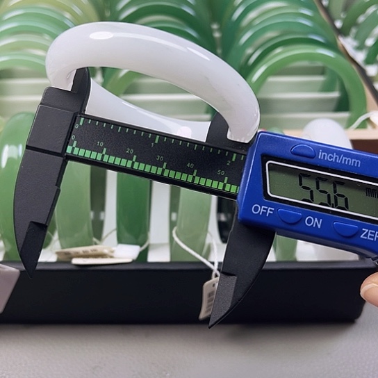 东陵石颈饰未镶嵌