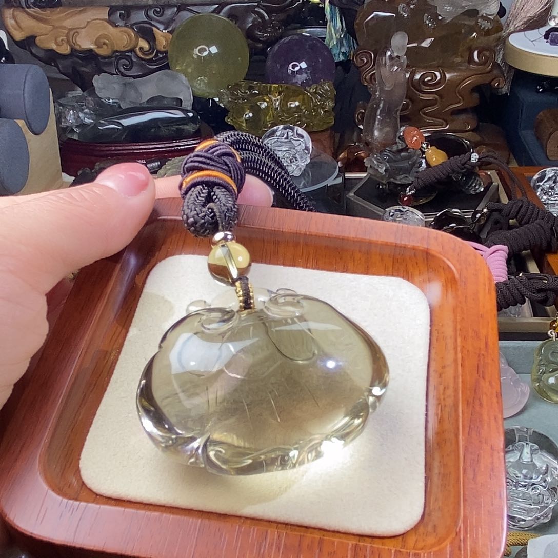 水晶套链未镶嵌绿***草水晶手把件