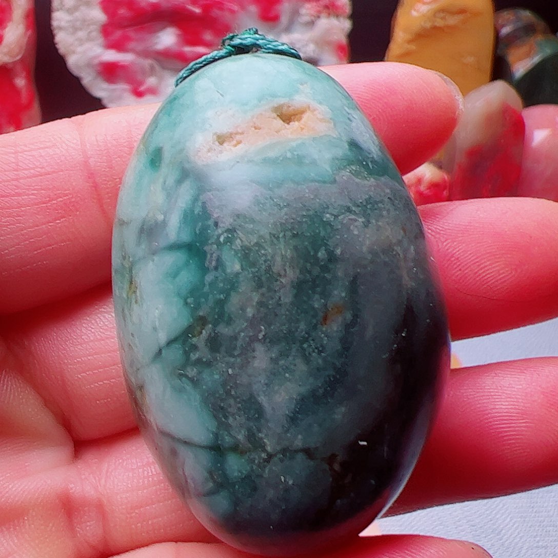 鸡血石昌化绿手把件