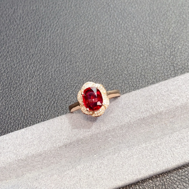 绰丽彩宝18k金镶嵌钻石天然卢比莱碧玺戒指 主石：1.38克拉