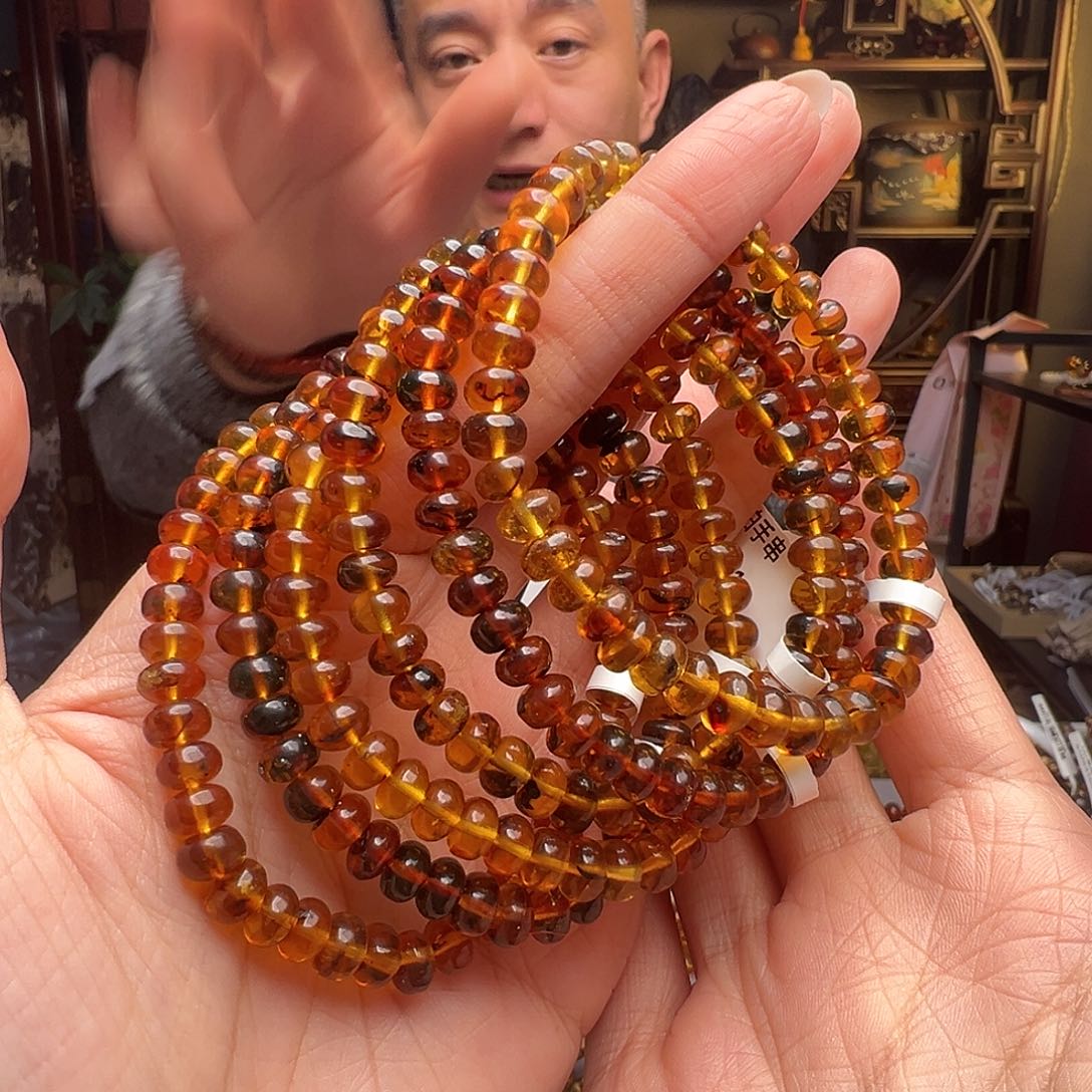 琥珀未镶嵌裸石抚顺琥珀10489六多样性发其一