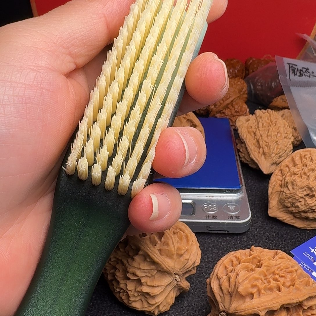 认***串把件文玩核桃刷子