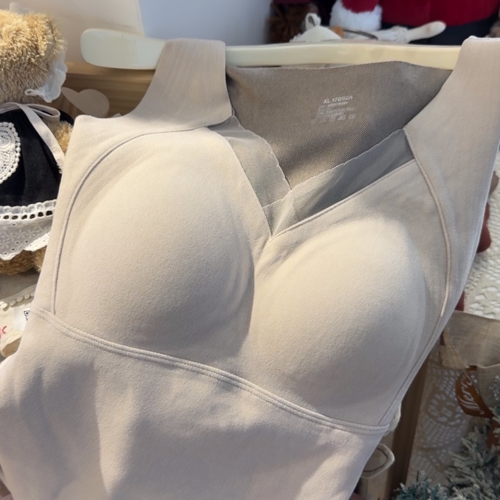 伊***.米色保暖内衣一个装