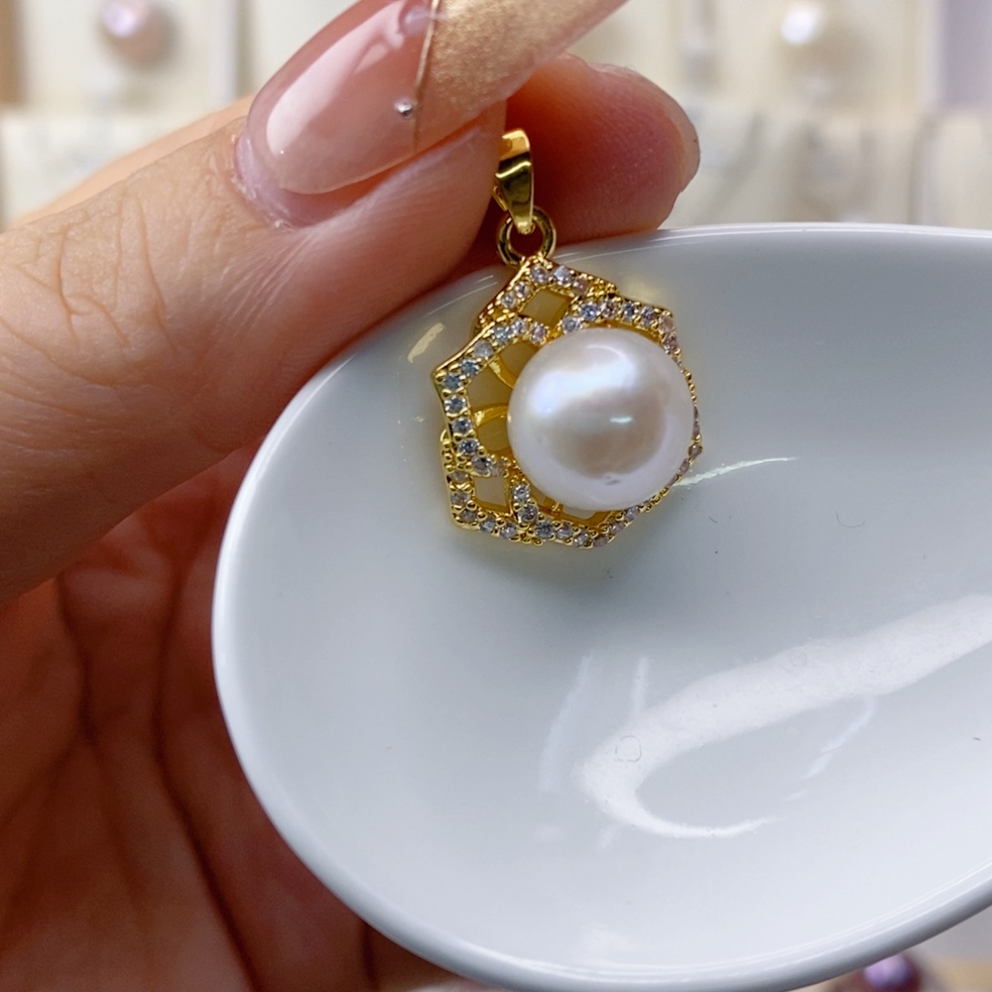淡水珍珠吊坠(赠链)合金