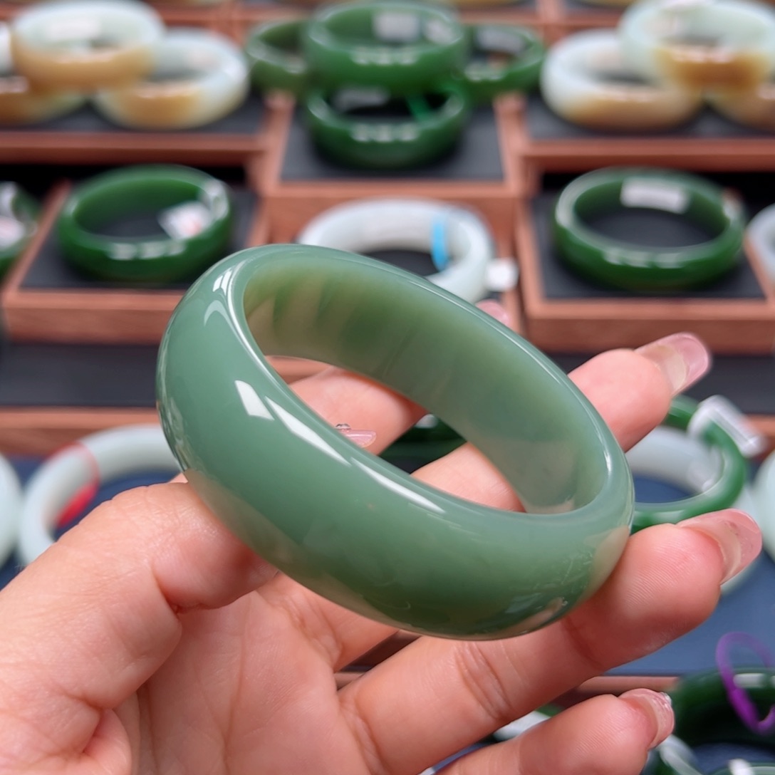 未镶嵌手镯和田玉（碧玉）