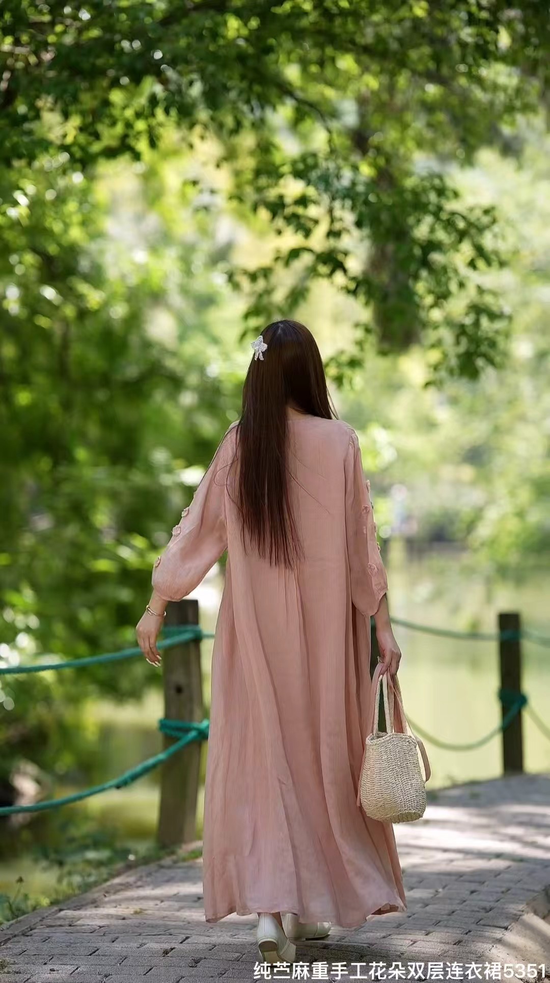 法式夏季通勤轻奢宽版连衣裙