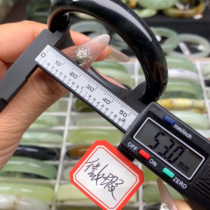 蛇纹石玉未镶嵌手镯593