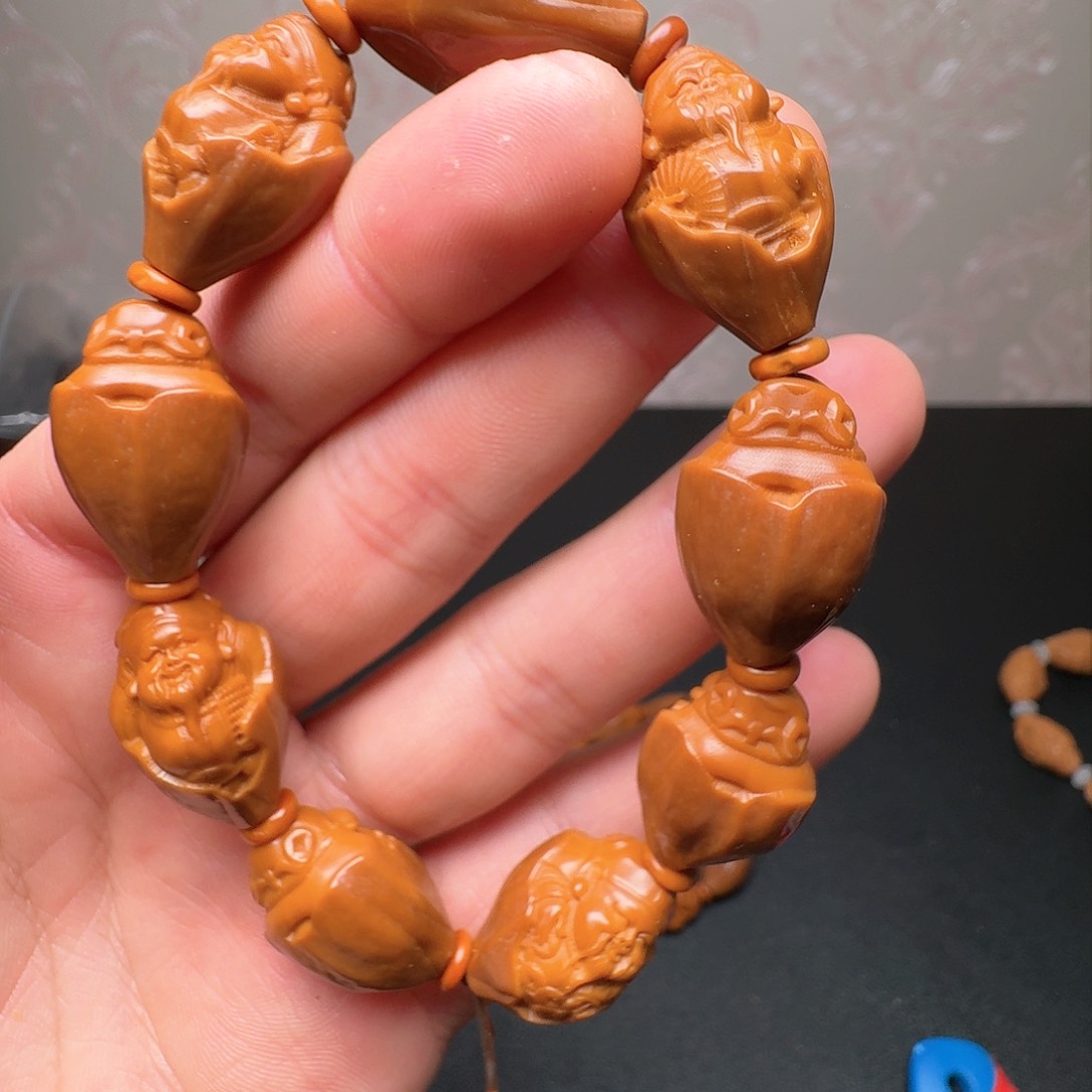 橄榄核手串哥几个