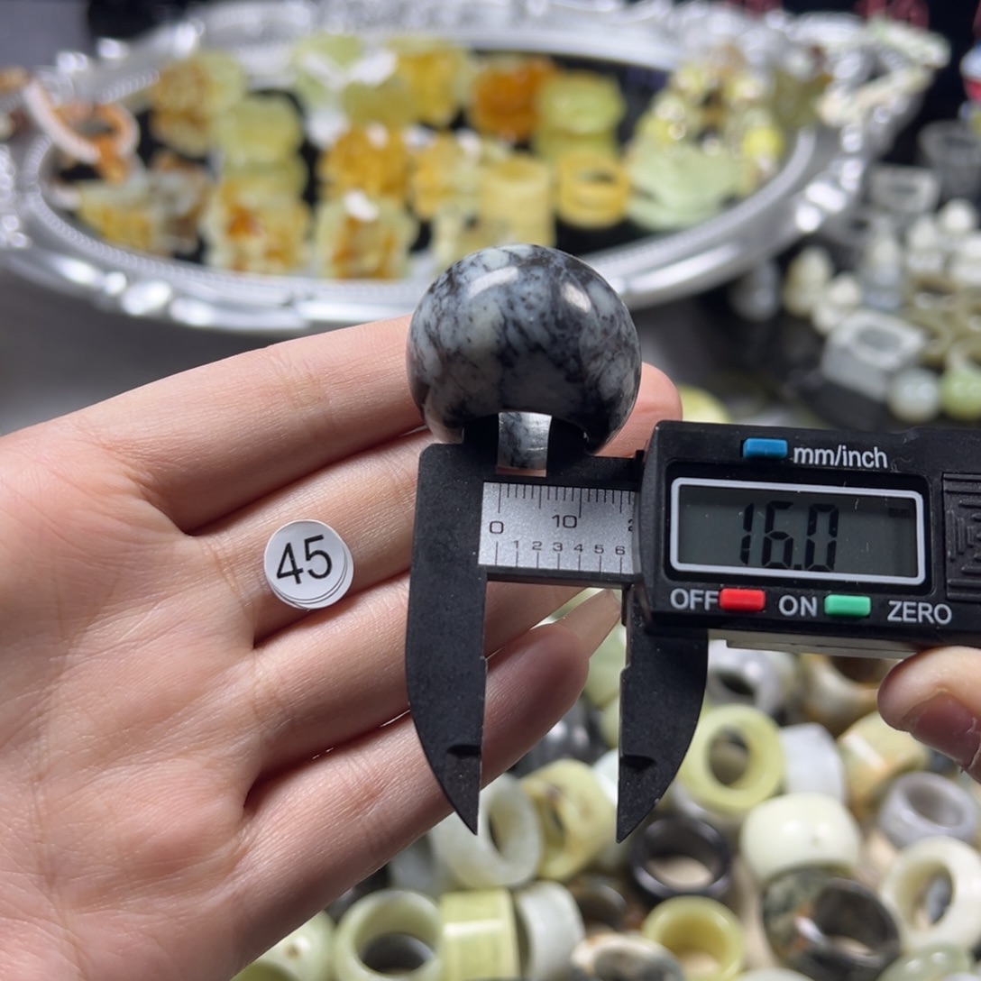 蛇纹石玉未镶嵌戒指