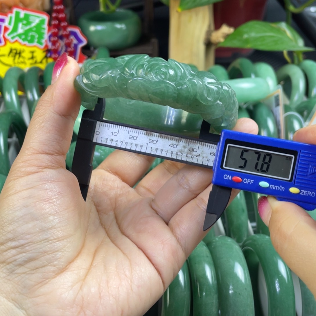 红***红石英质玉未镶嵌手镯