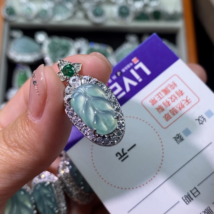 【闪购商品】翡翠颈饰未镶嵌天然