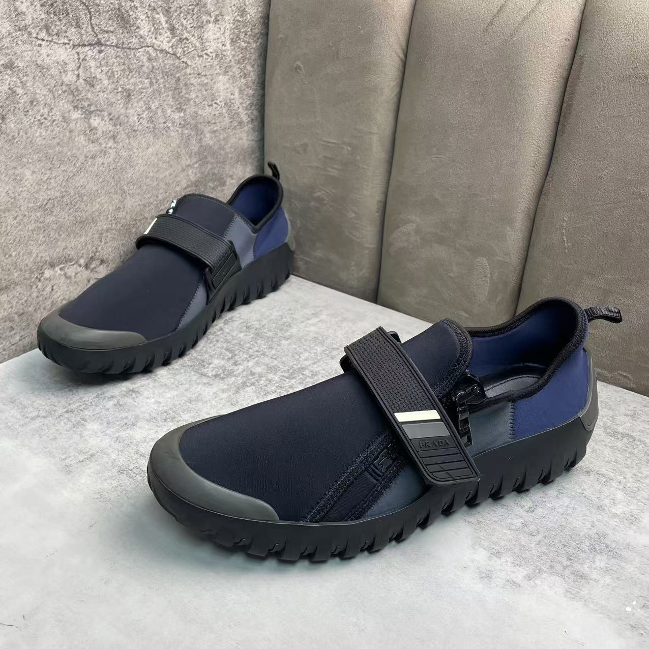 95新 Prada/普拉达 蓝色网纱舒适百搭软底魔术贴运动鞋/43码/96新