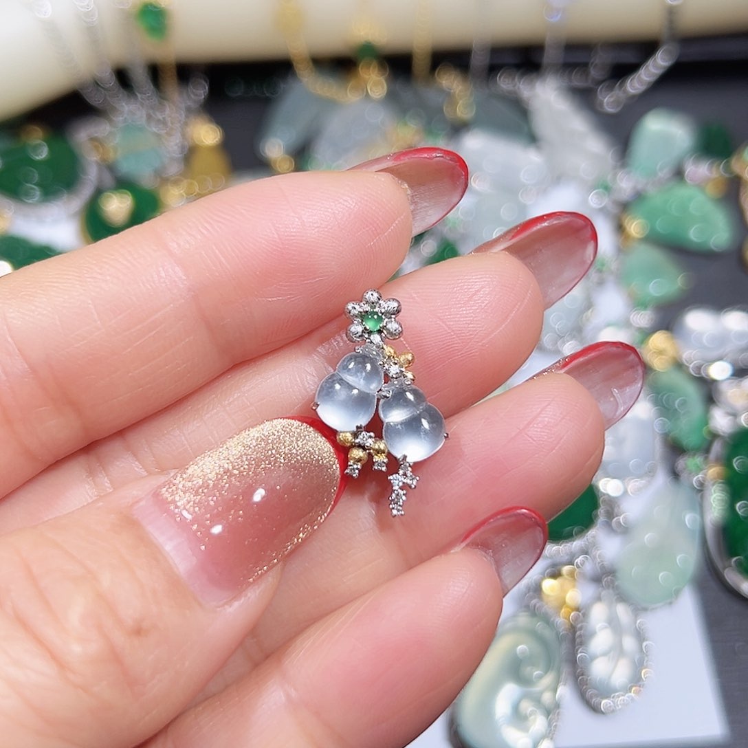 翡翠吊坠(不含链)18K金镶嵌