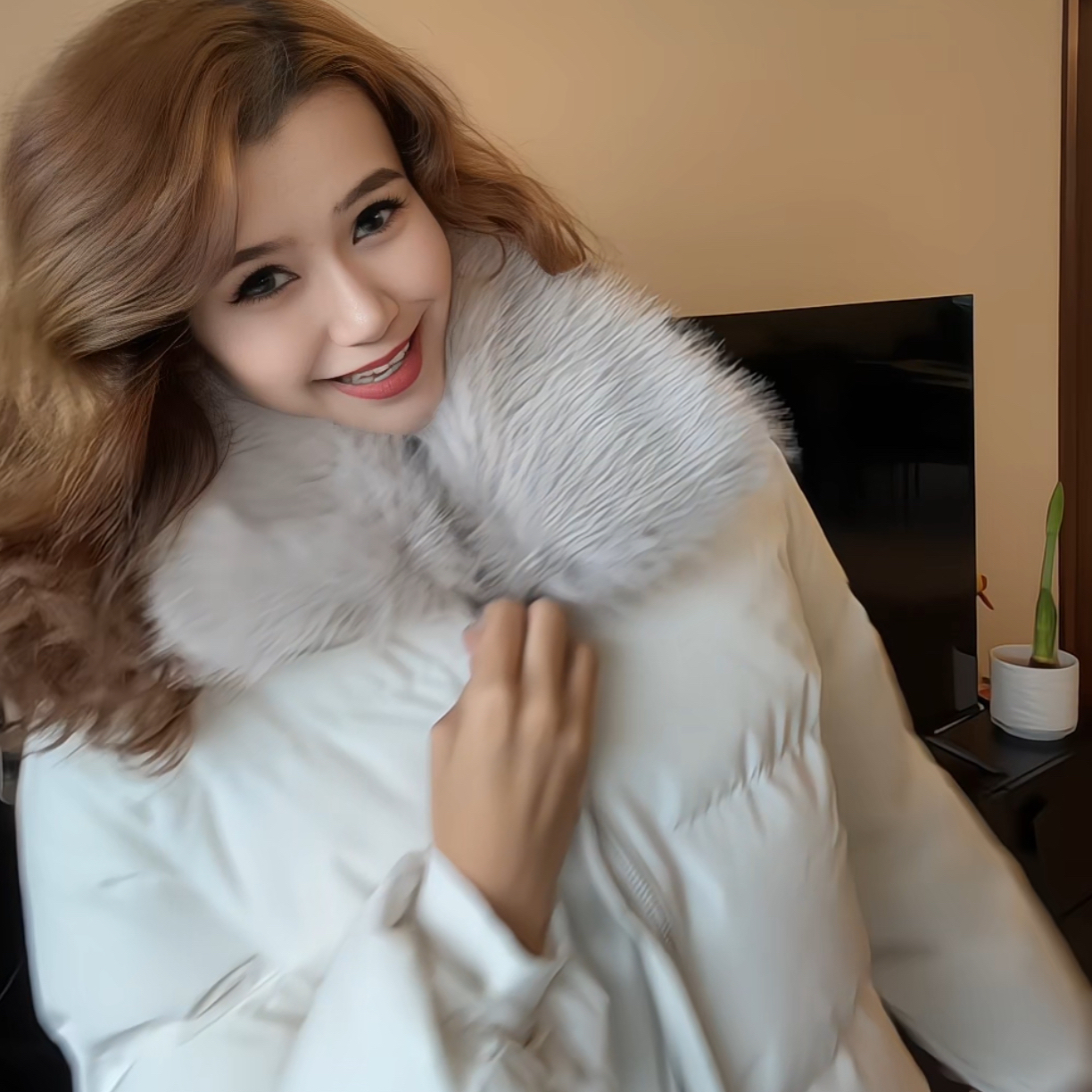 INS风时髦短款可拆毛领羽绒服