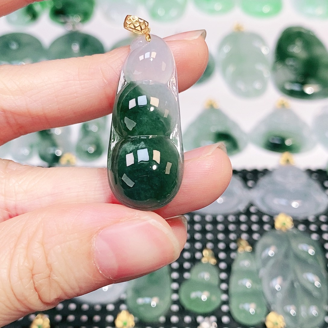 翡翠18K金镶嵌颈饰