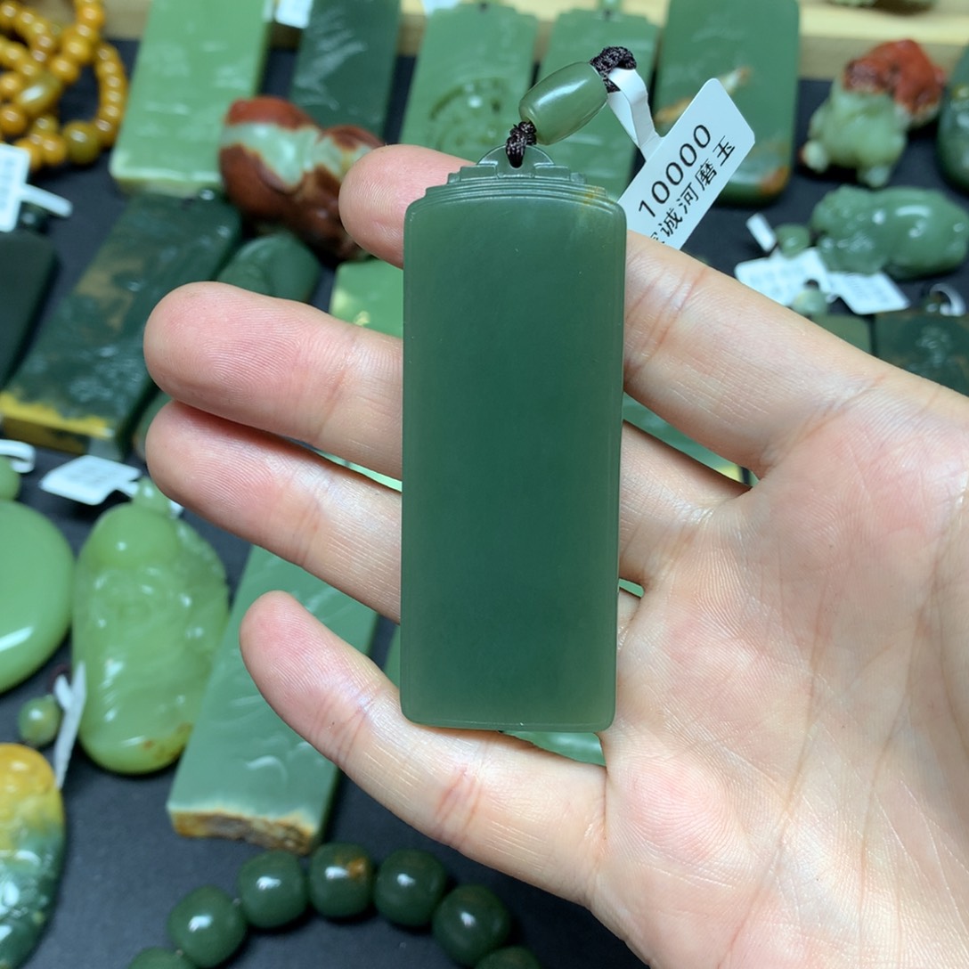 岫岩河磨玉（透闪石质玉）挂件未镶嵌逍*鱼