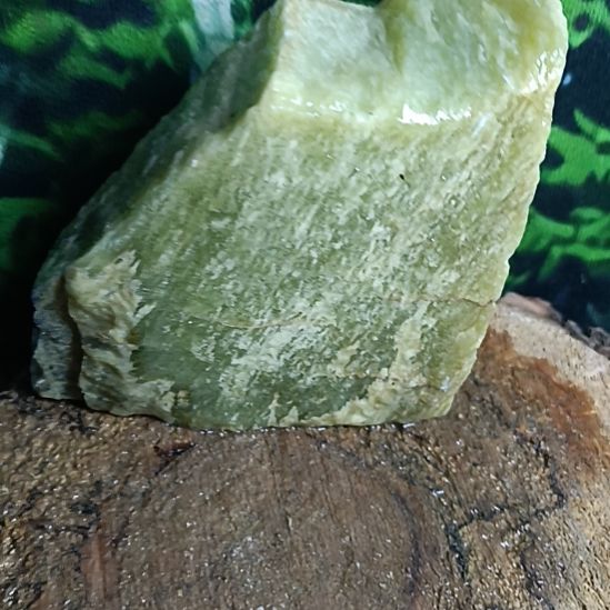 蛇纹石玉未镶嵌珠宝奇石