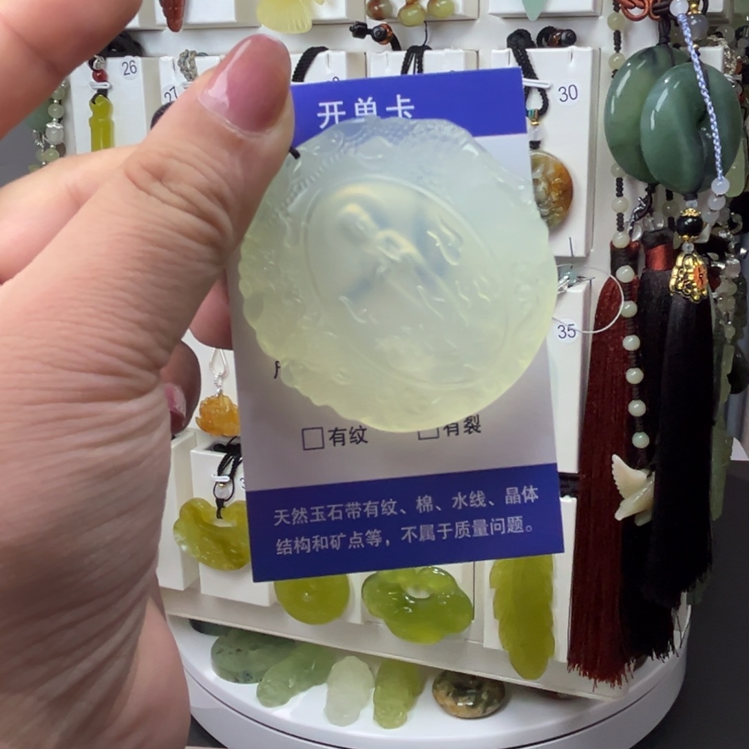 时***片蛇纹石玉未镶嵌颈饰