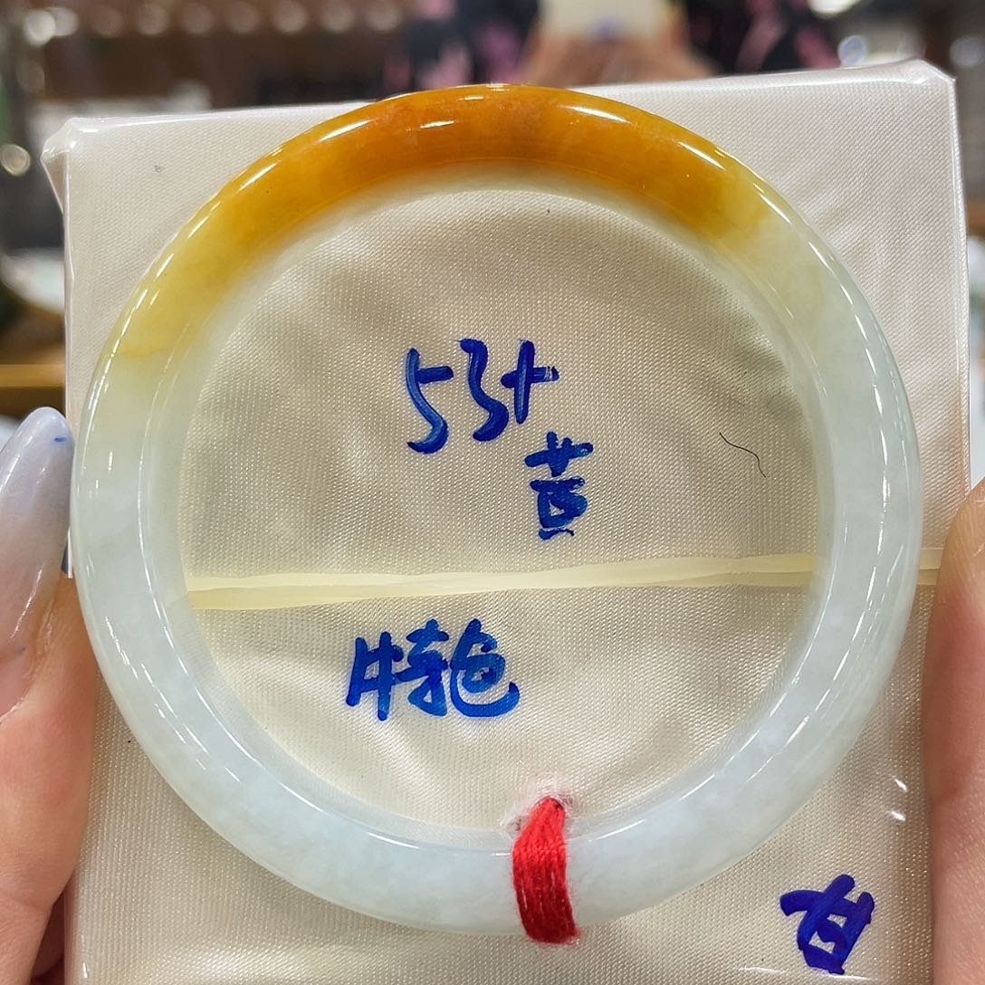 翡翠手镯未镶嵌翡翠手镯