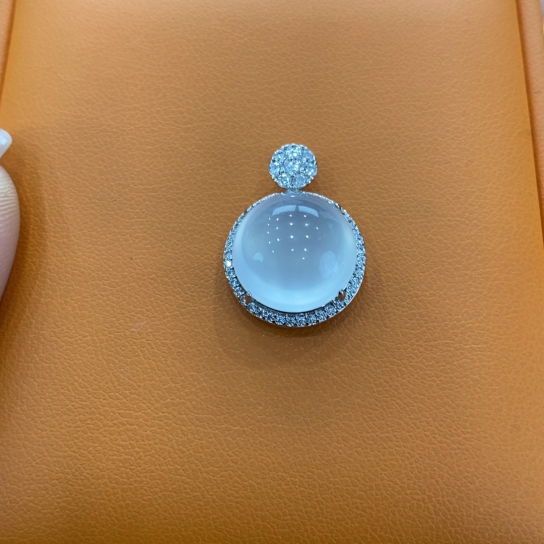 石英质玉吊坠(不含链)合金