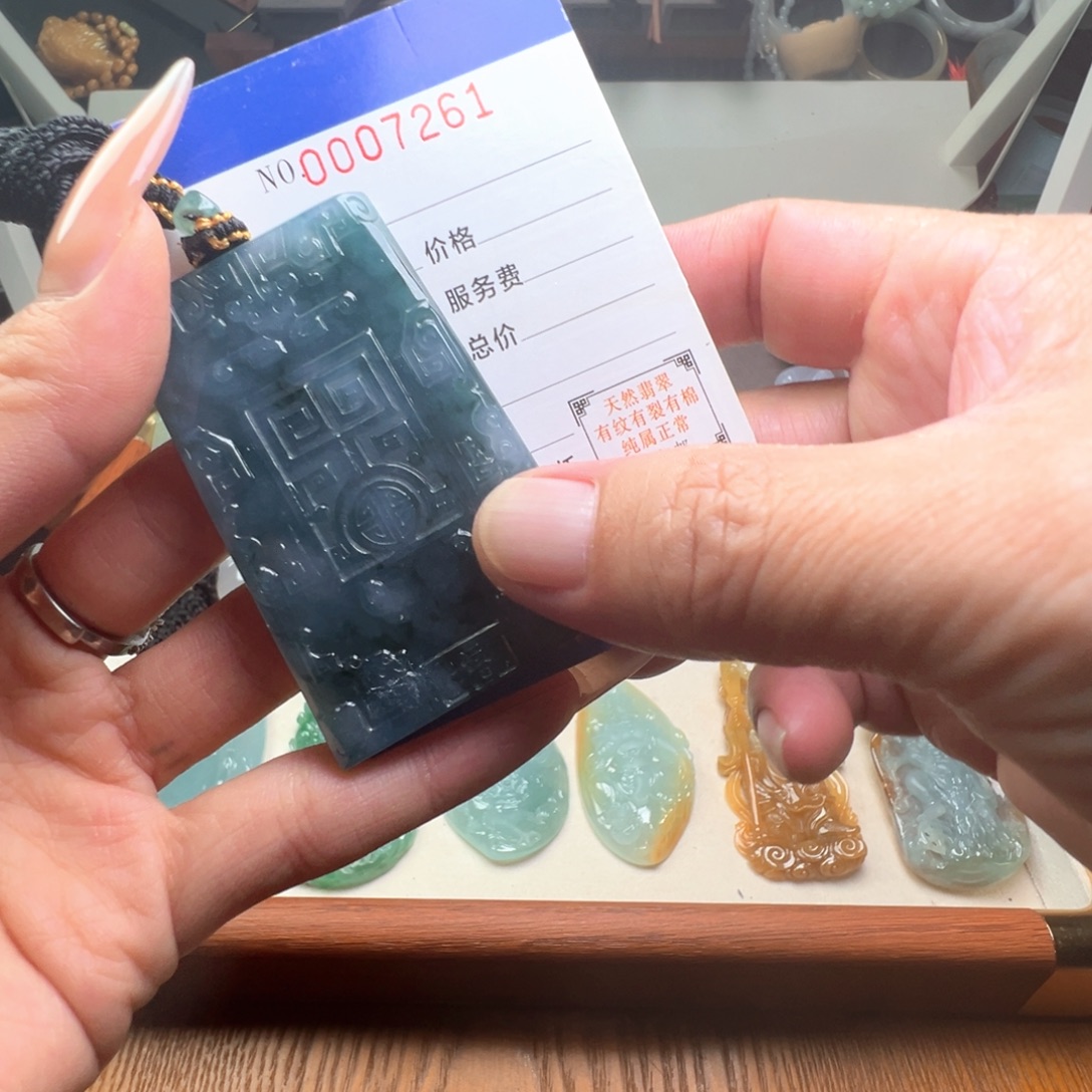 往***风翡翠未镶嵌颈饰缅甸翡翠