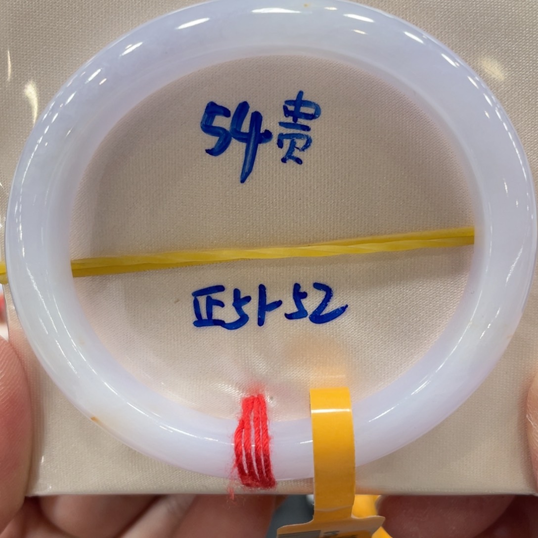翡翠手镯未镶嵌翡翠