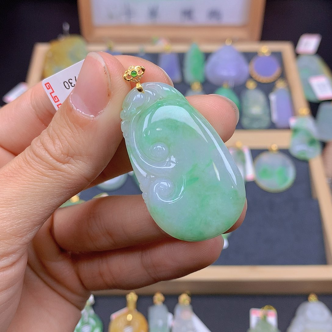 翡翠颈饰18K金镶嵌翡翠